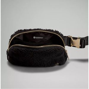 Black LuluLemon everywhere belt bag NWT